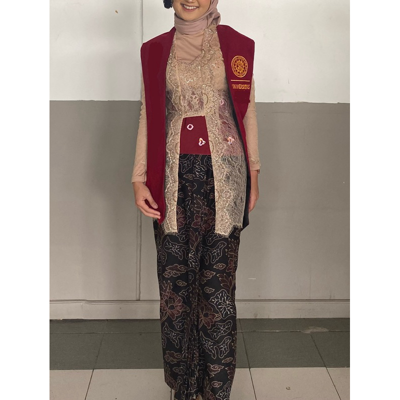 kebaya kutubaru/ kebaya wisuda