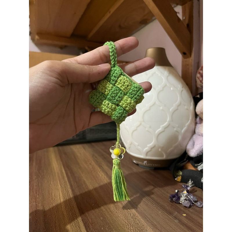 GANTUNGAN KUNCI KETUPAT RAJUT / GANTUNGAN KUNCI RAJUT / KETUPAT RAJUT / KEYCHAIN CROCHET