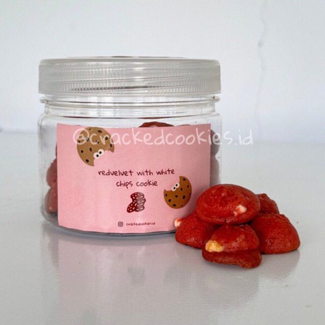 

red velvet with white chips bites cookie in jar