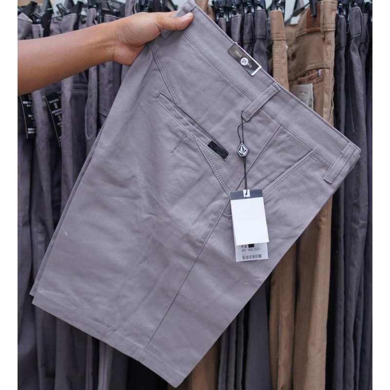 best seller celana pendek chino di atas lutut branded full tag full aksesoris