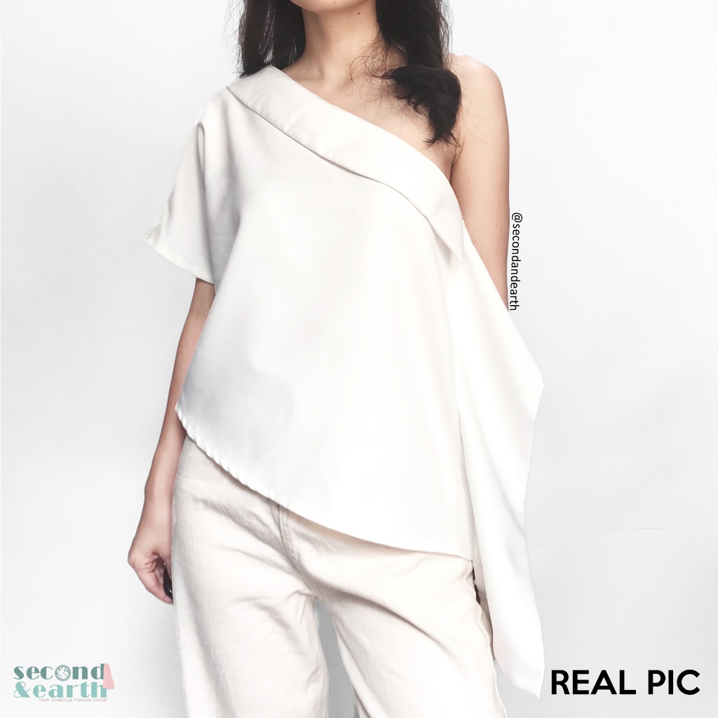 Nomi Blouse (M) Atasan Lengan Pendek Katun Putih Polos Short Sleeve One Shoulder Blouse Asymmetrical
