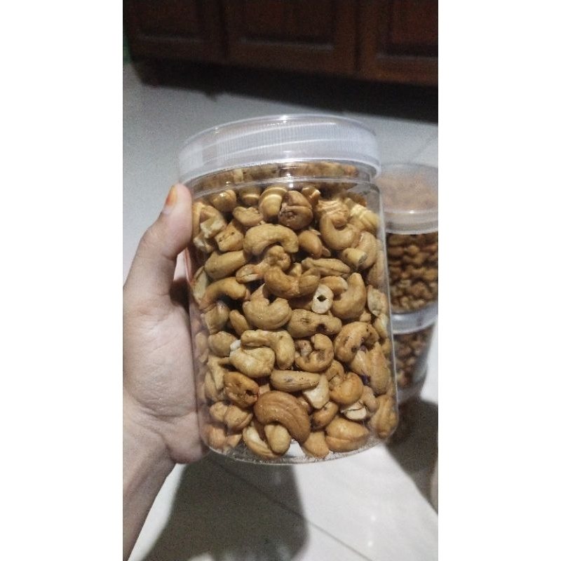 

Kacang Mede Kemasan Toples