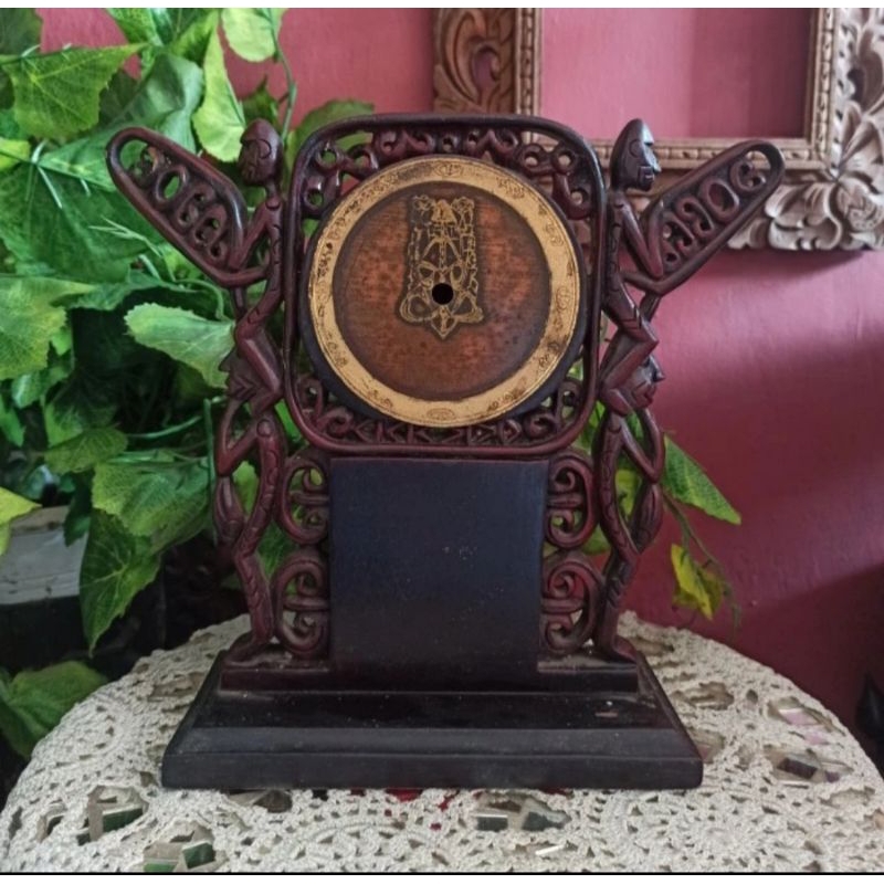 Pajangan eks Jam Meja Vintage ukiran patung kayu asmat &kuning emas T:24cm