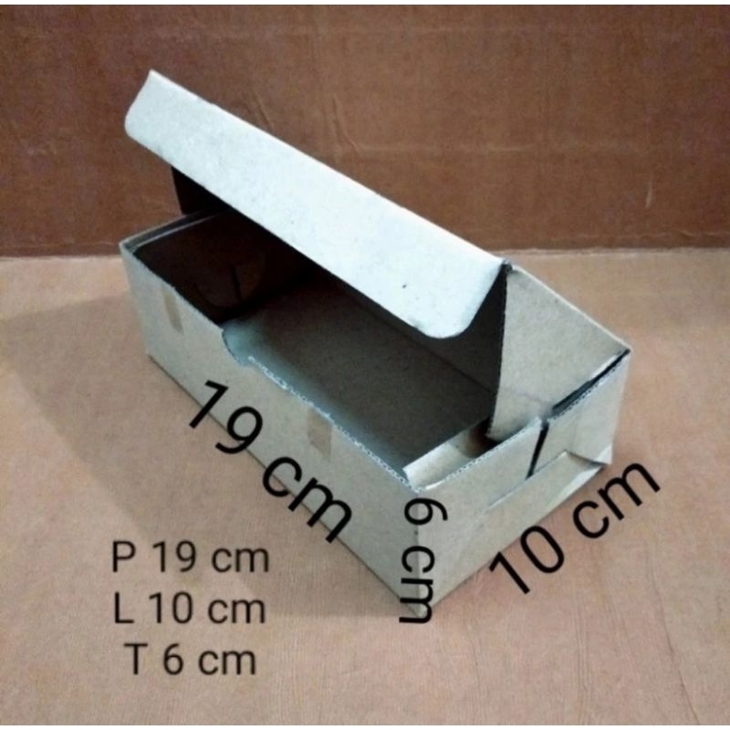 

Box Eflute 19x10x6 Kardus Kotak Kado Kemasan Packing