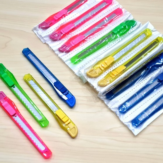 

Cutter kecil pisau kertas cutter tajam ukuran kecil (1 pcs)