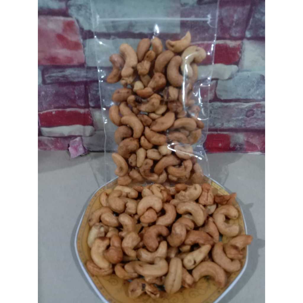

Kacang Mede Matang utuh , berat 100 gram , asin Gurih , cemilan
