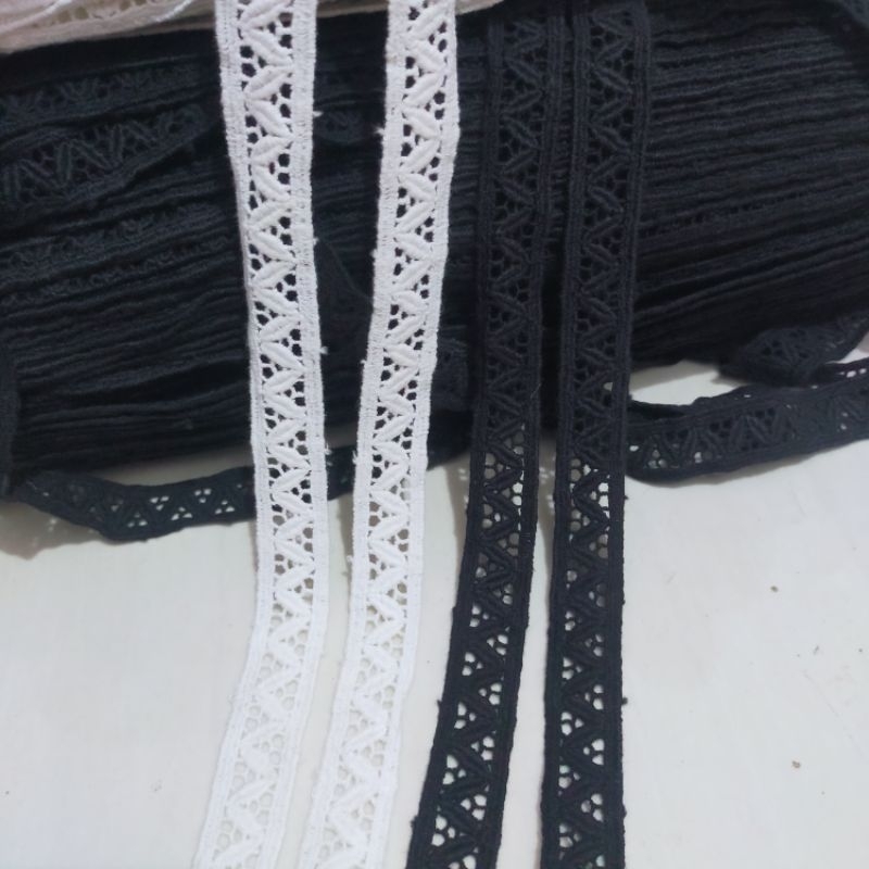 renda Prada lebar 2cm warna putih tulang dan hitam