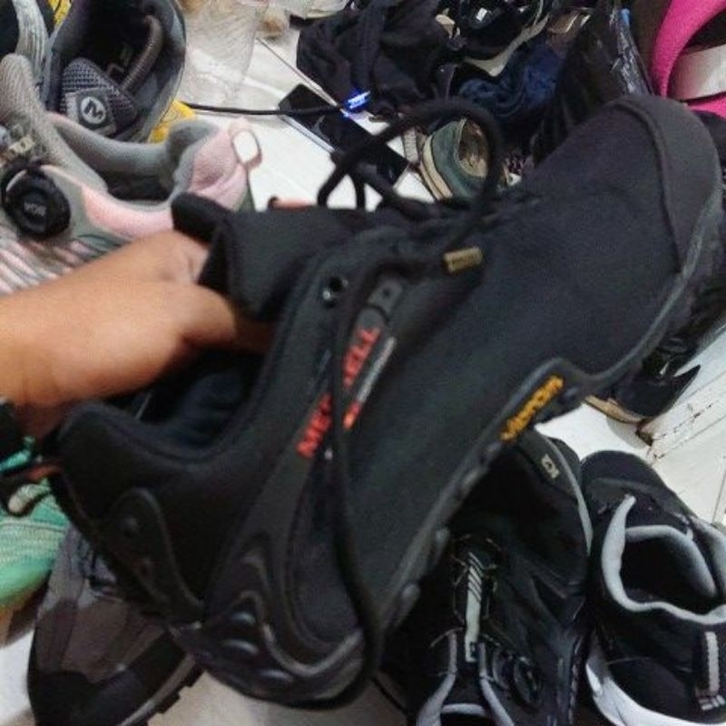 Merrell hitam goretex vibram tali