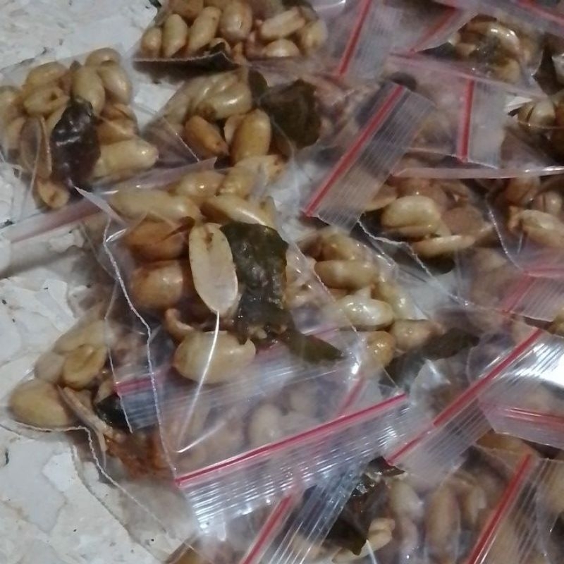 

kacang goreng bawang daun jeruk kemasan 10gr