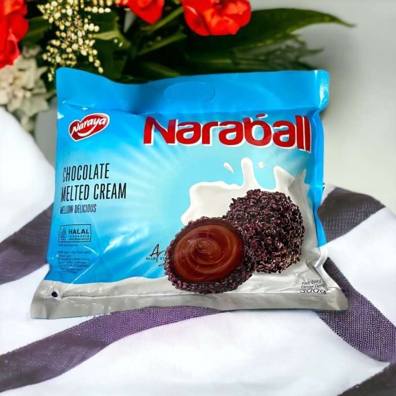 

Naraball Wafer Ball Chocolate Melted Cream 300g (Biru)