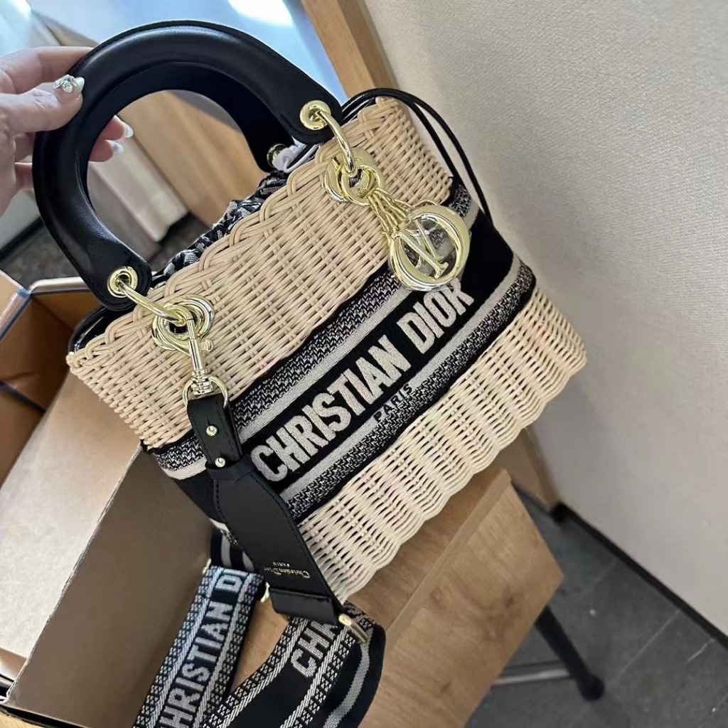 Foto asli tas anyaman Dior, tas clutch, tas selempang, tali bahu bersulam