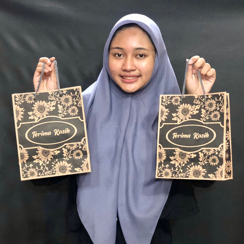 

Paper bag batik motif 25 cm x 20 cm x 10 cm tas souvenir paperbag goodie bag kecil kurnia kado