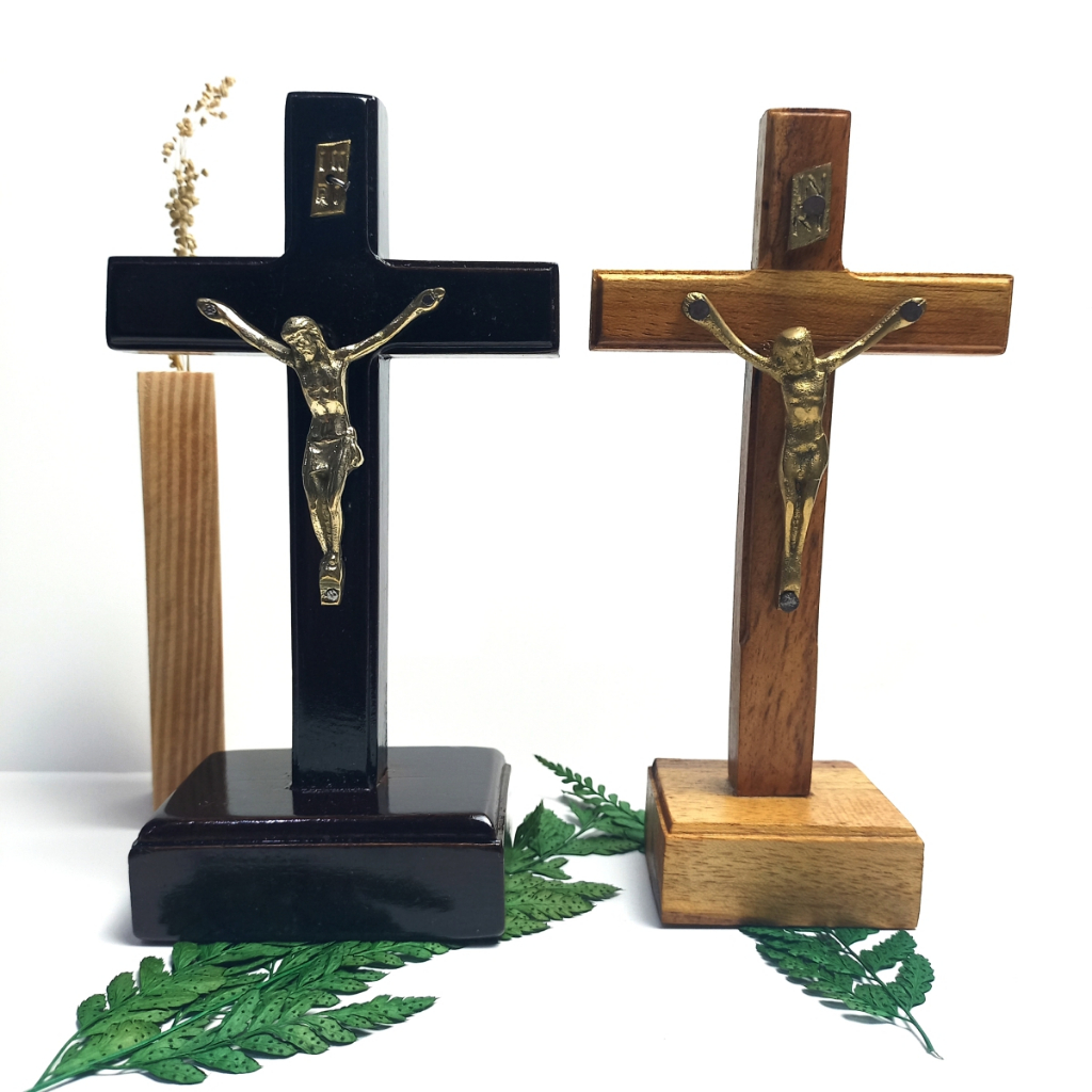Salib Duduk Korpus Kuningan 15 cm/Aneka Salib Meja/Salib Duduk Katolik