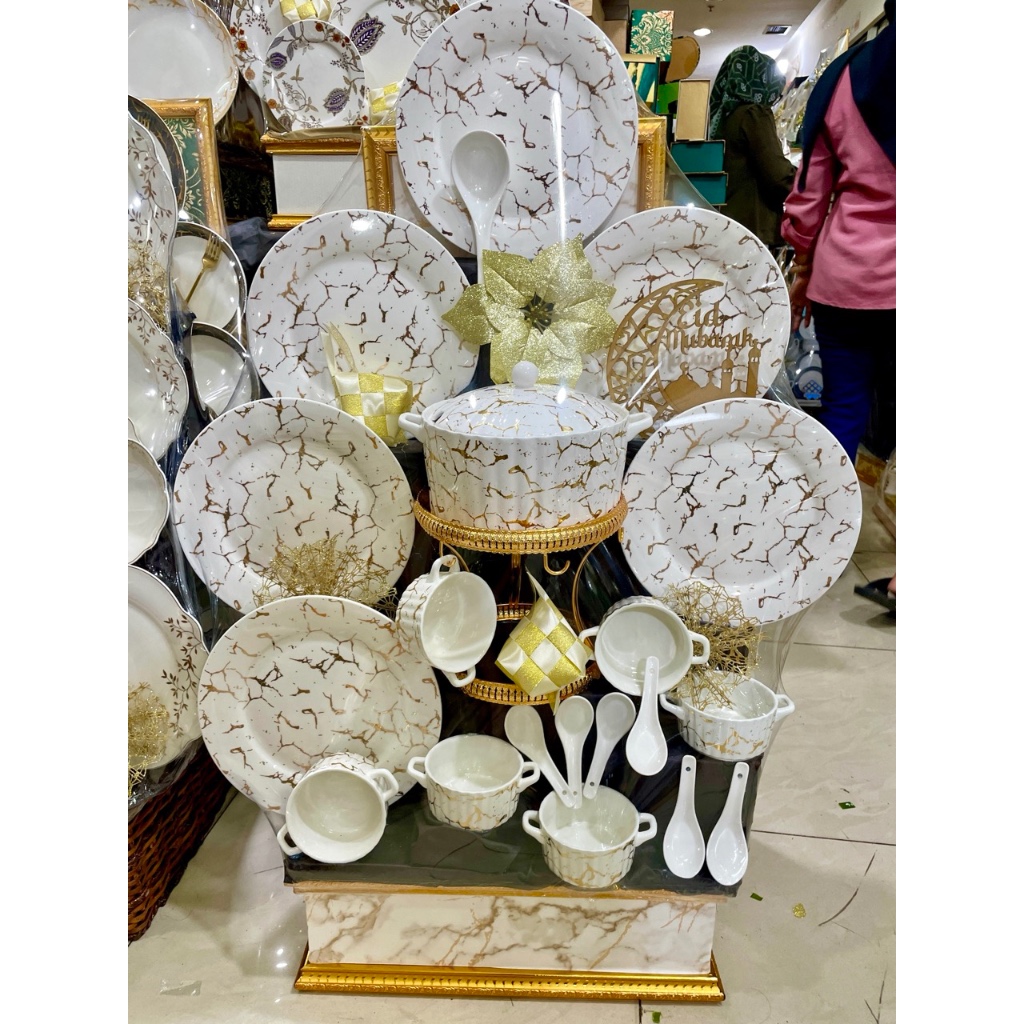 

Parcel Dinner Set Keramik Mewah / Hampers Kitchen Set Piring dan Mangkuk Mewah 6 Set / Wedding Hampers