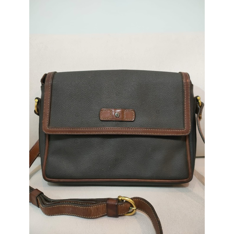 Etienne Aigner Tas Selempang Wanita Kulit