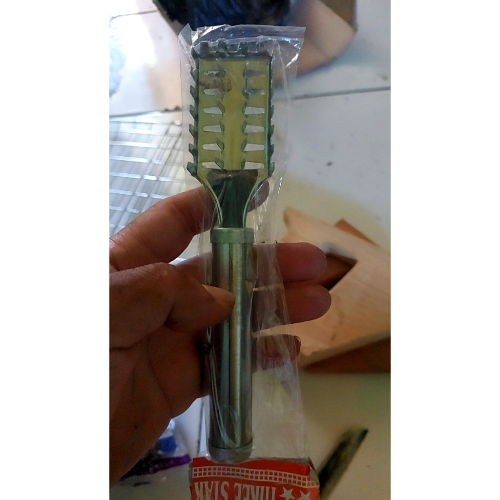 ALAT PEMBERSIH SISIK IKAN / PEMBERSIH SISIK IKAN STAINLESS / ALAT SISIK IKAN / PARUTAN SISIK IKAN TE