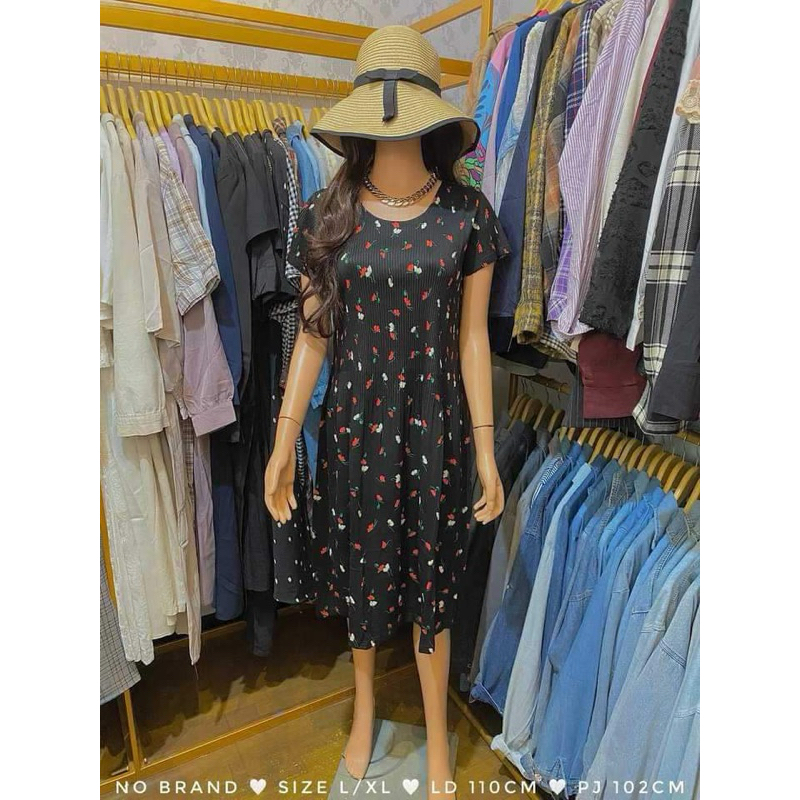 Dress hitam bunga kecil
