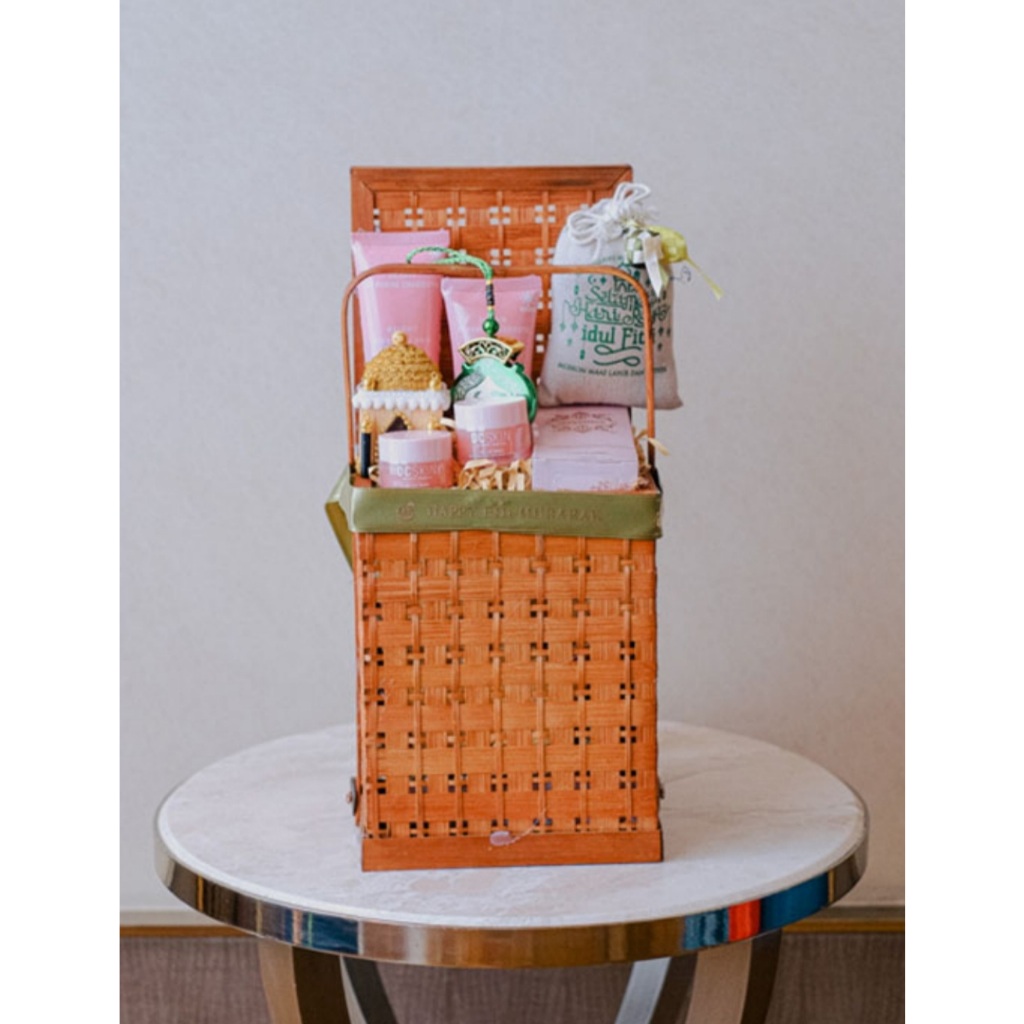 

DENISE CHARIESTA - AI - Bahah Hampers