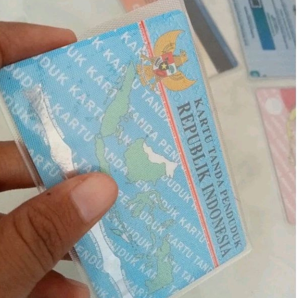 

PLASTIK / SAMPUL ATM / KTP / KIA / SIM / KARTU PELAJAR