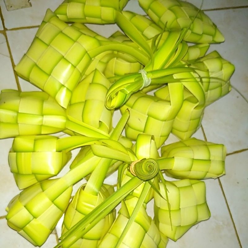 

Kulit Cangkang Ketupat Lebaran 25 bungkus