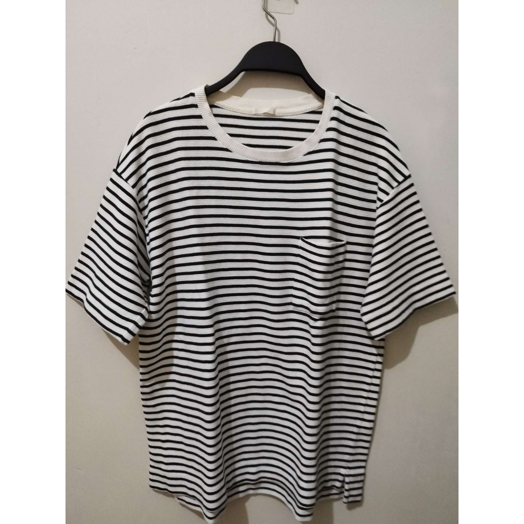 Kaos Salur Pocket Oversized GU