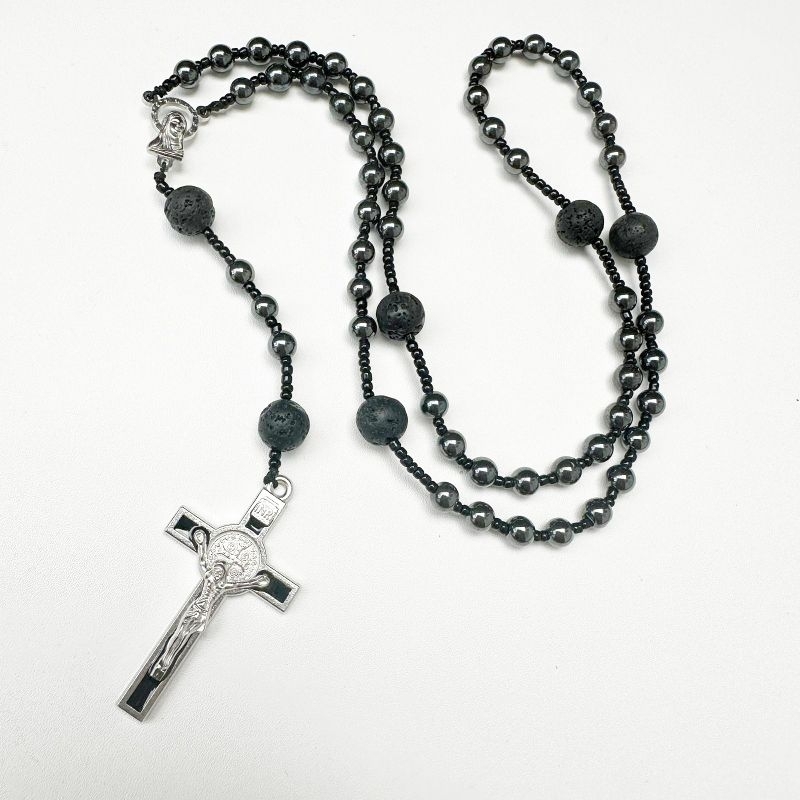 Rosario Batu Hematite dan Lava Stone dengan Salib Benedict Hitam