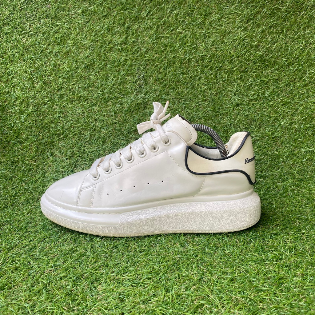 Alexander McQueen Oversized Sneakers Black Stripped Bekas