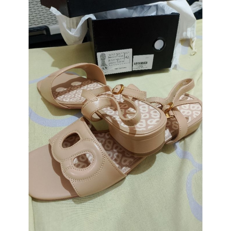 Nina Sandal Buttonscarves