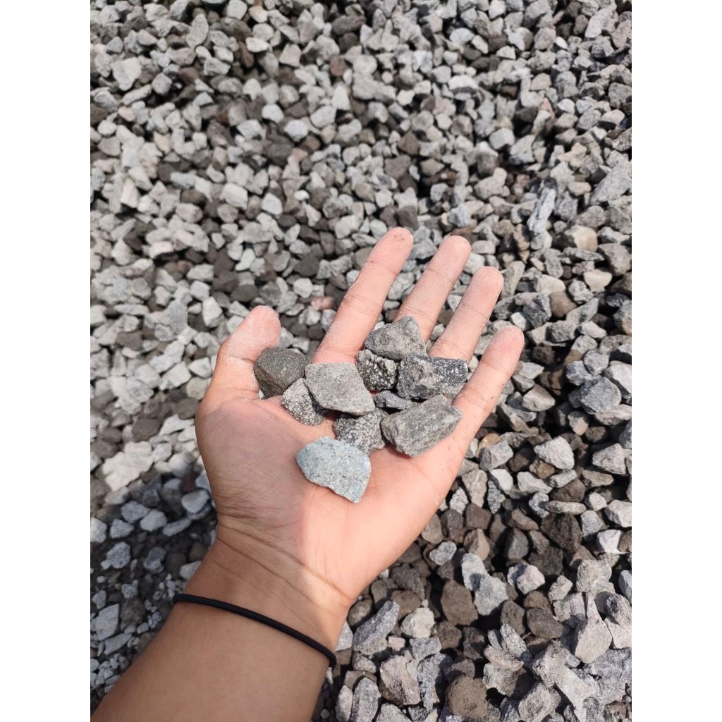 BATU SPLIT BATU KORAL 1:1 1:2 1:3 SATU DUMP TRUK BATU SPLIT DI MALANG