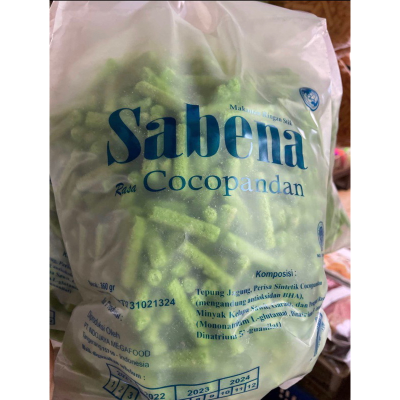 

Cemilan stik rasa cocopandan