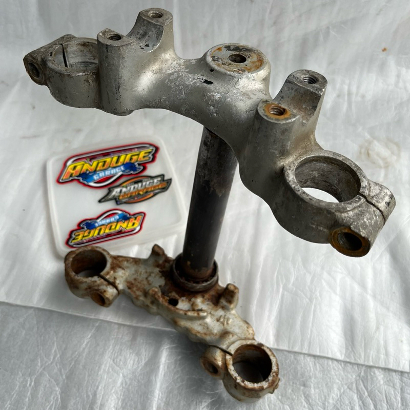 T segitiga atas bawah shock skok depan Suzuki TS100 TS 100 substitusi TRS GT GP