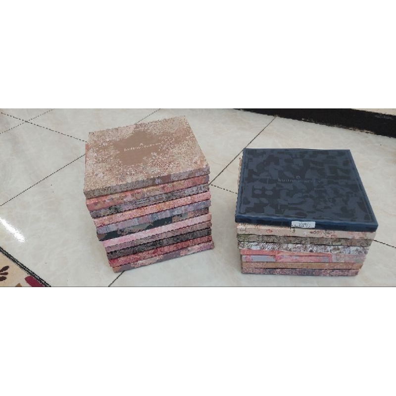 box buttonscarves motif/box buttonscarves polos