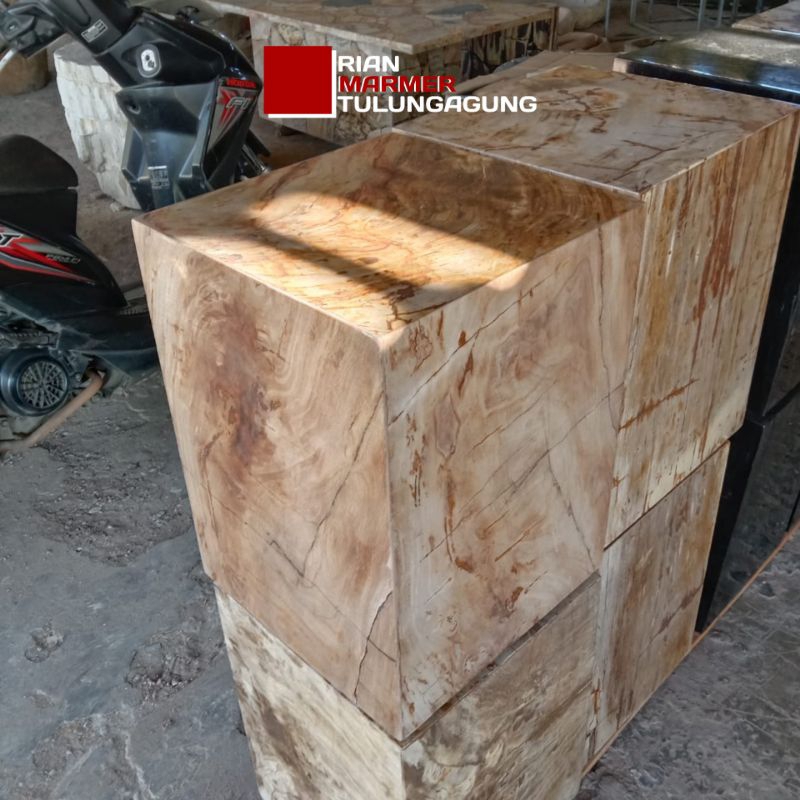 Kursi kubus solid fosil kayu natural Ukuran 33x33cm