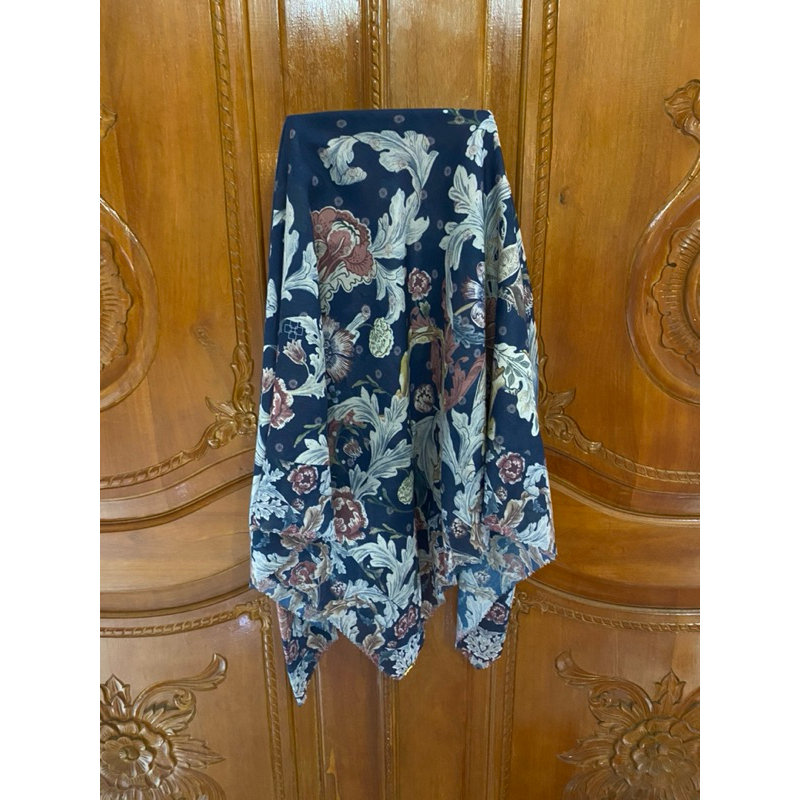 Preloved Royal blue buttonscarves