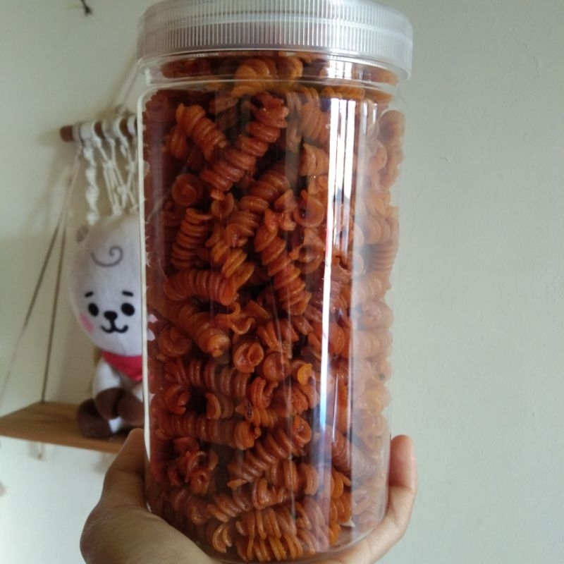 

Makaroni spiral pedas daun jeruk dikemas botol ukuran 1000ml kriuk# renyah# makanan ringan# Snack # cemilan # jajanan murah