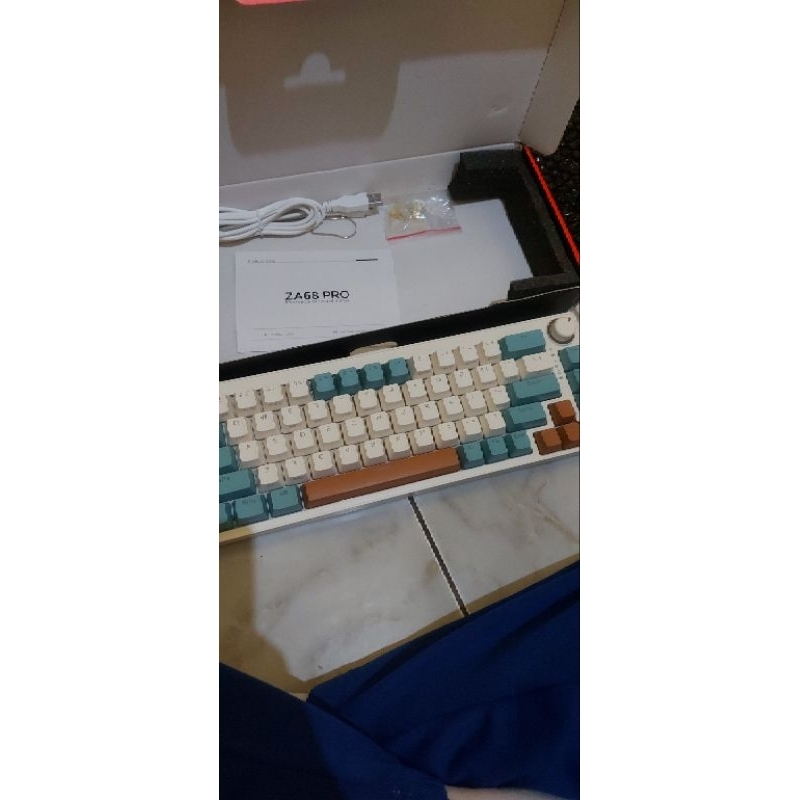 Keyboard mekanik Zifriend 68