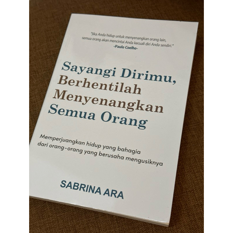 

buku judul sayangi dirimu, berhentilah menyenangkan semua orang