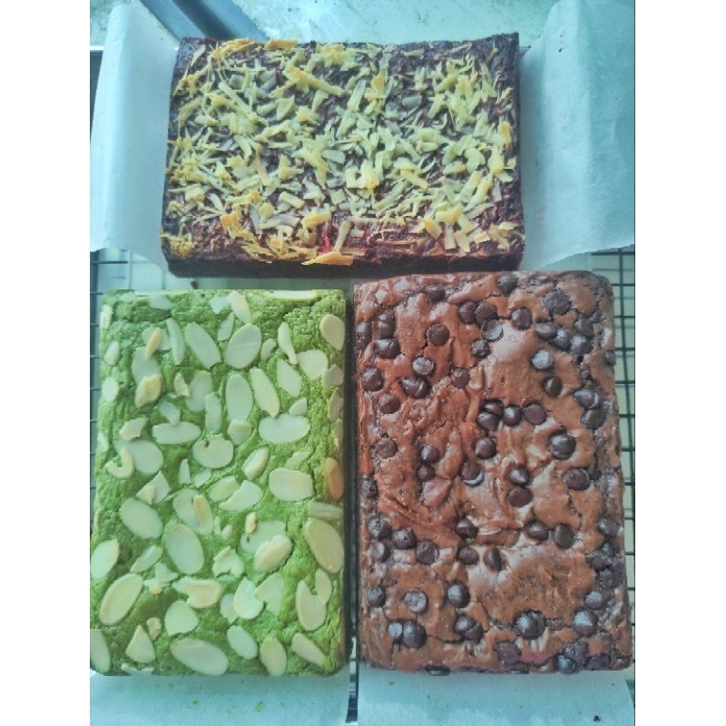 

Fudgy Brownie single 15x10 cm coklat Greenie Premium chocolate coklat red velvet brownies matcha greenies homemade terenak green tea