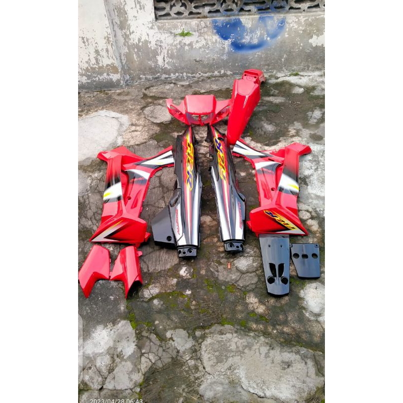 STRIPING FIZR 2003 MERAH HITAM YAMAHA FIZ R