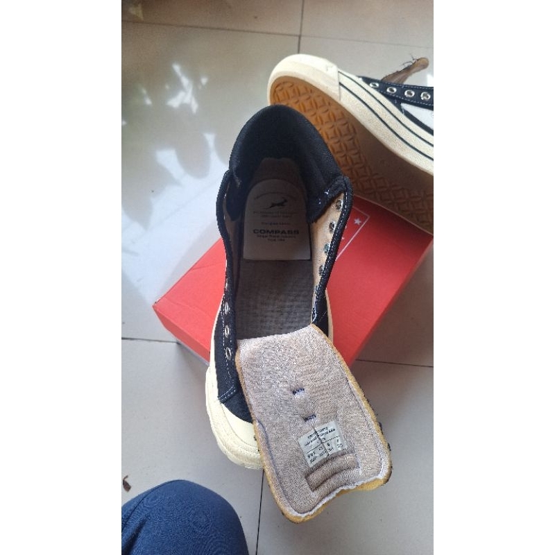 compas retrograde black and white