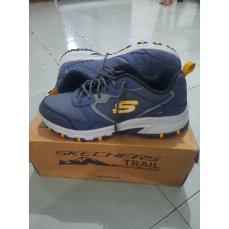 sepatu skechers trail