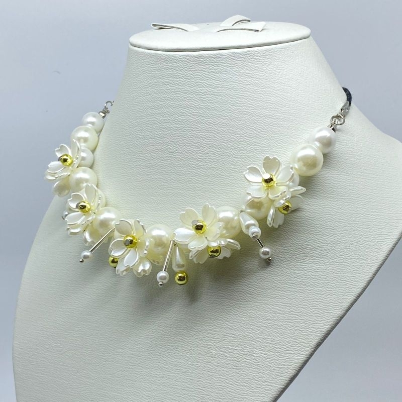 trend kalung hijab/kalung kekinian/kalung bunga/kalung trend hijab fashion