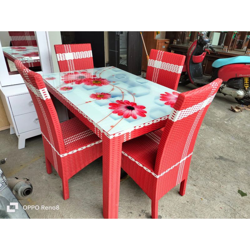 Meja makan rotan sintetis