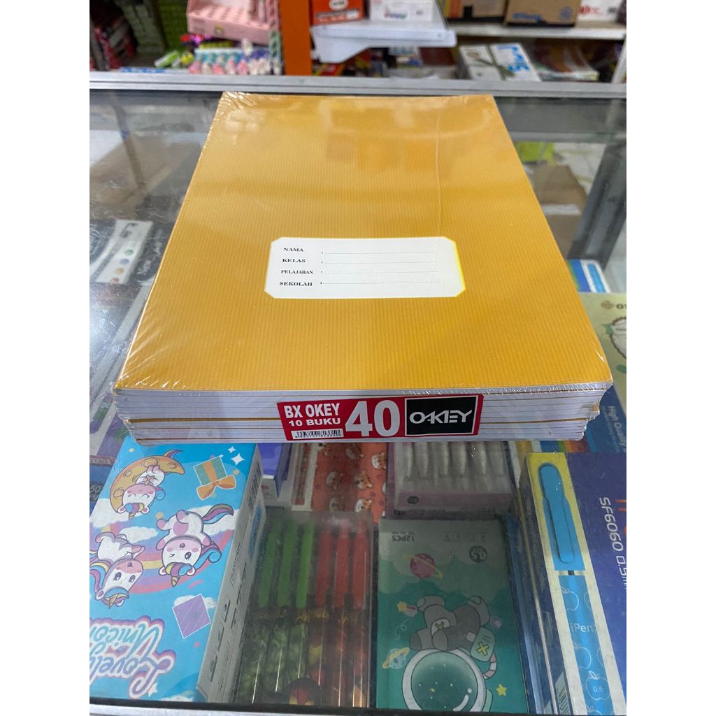 

Buku Tulis Boxy OKEY Sepabrik Dengan KIKY isi 40 lembar 1 Pak (Isi 10 Buku) Polos Coklat / Ukuran Panjang (Buku Campus)