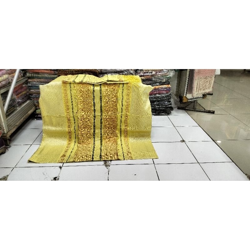 TUMTUMAN SAMBUNGAN TARUTUNG BENANG SERATUS.WARNA KUNING TUMPAL MERAH/HITAM
