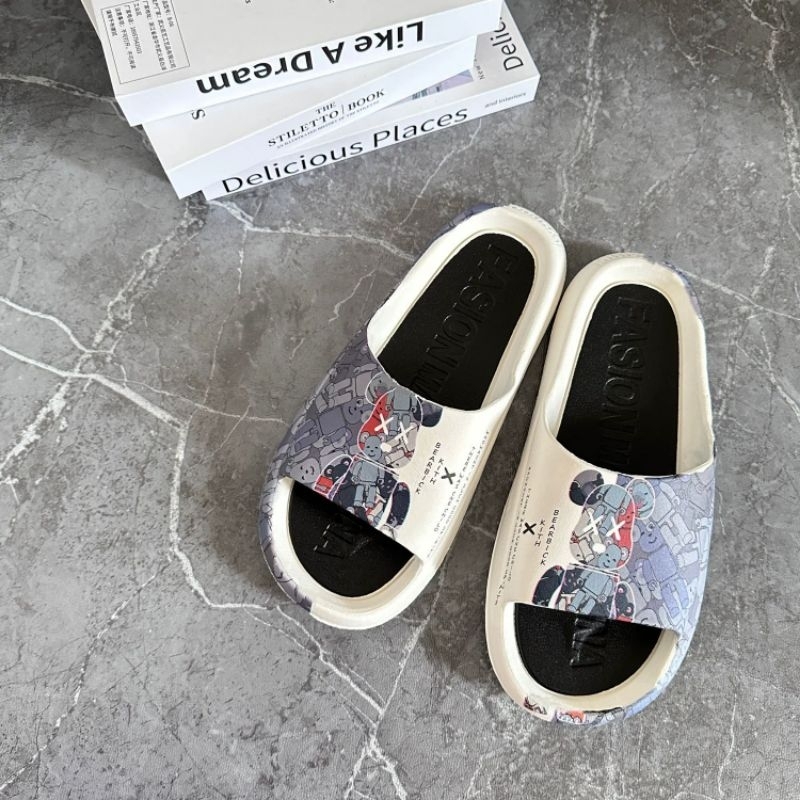 sandal karakter sandal slide pria dan wanita impor gaya korea sendal slide murah Karet sandal pria s