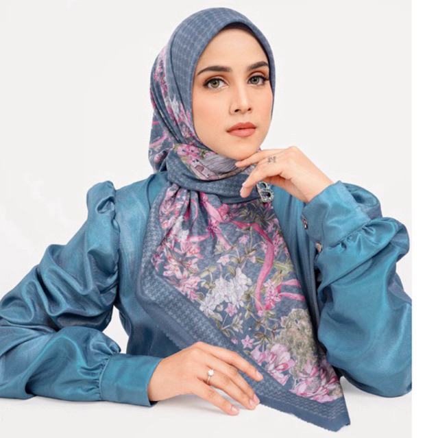 Preloved good condition buttonscarves Al Aqsa Voile XL Square - Blue Jay