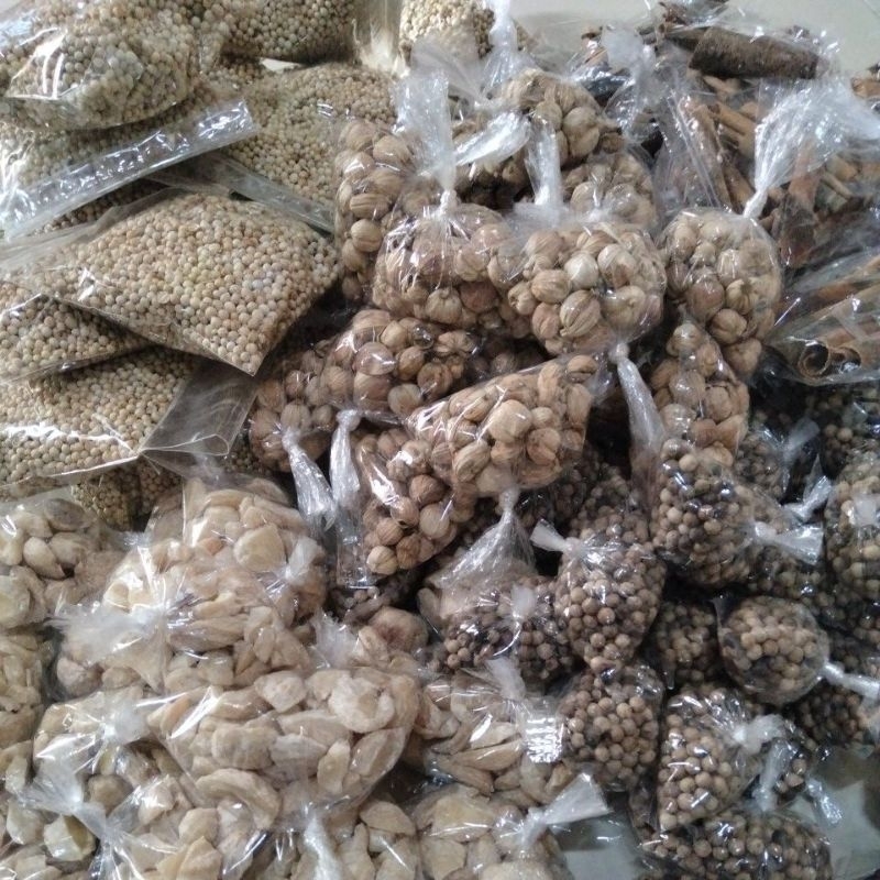 

BUMBU DAPUR BAWANG,MRICA,MIRI, KETUMBAR,KAYU MANIS KAPULAGA DLL