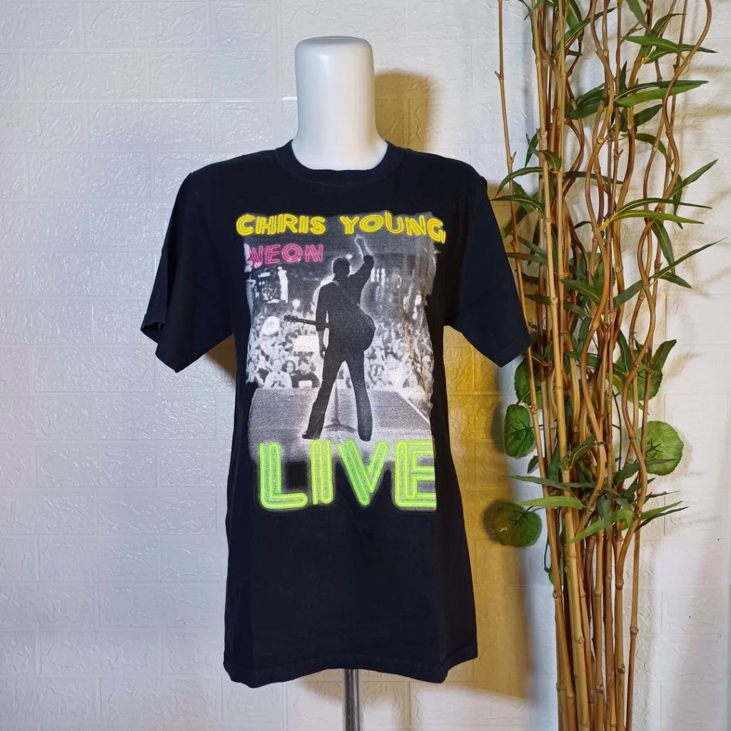 KAOS CHRIS YOUNG NEON TAG JERZEES (SECOND BRANDED) SIZE S-M, TS0063