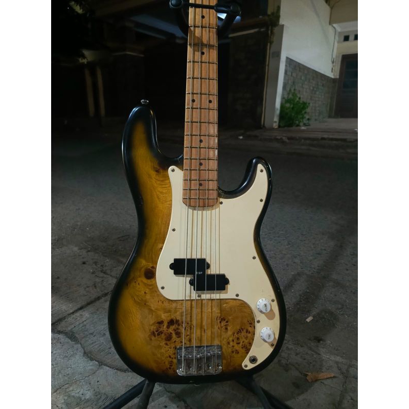 Bass Fender Precision poplar second custom